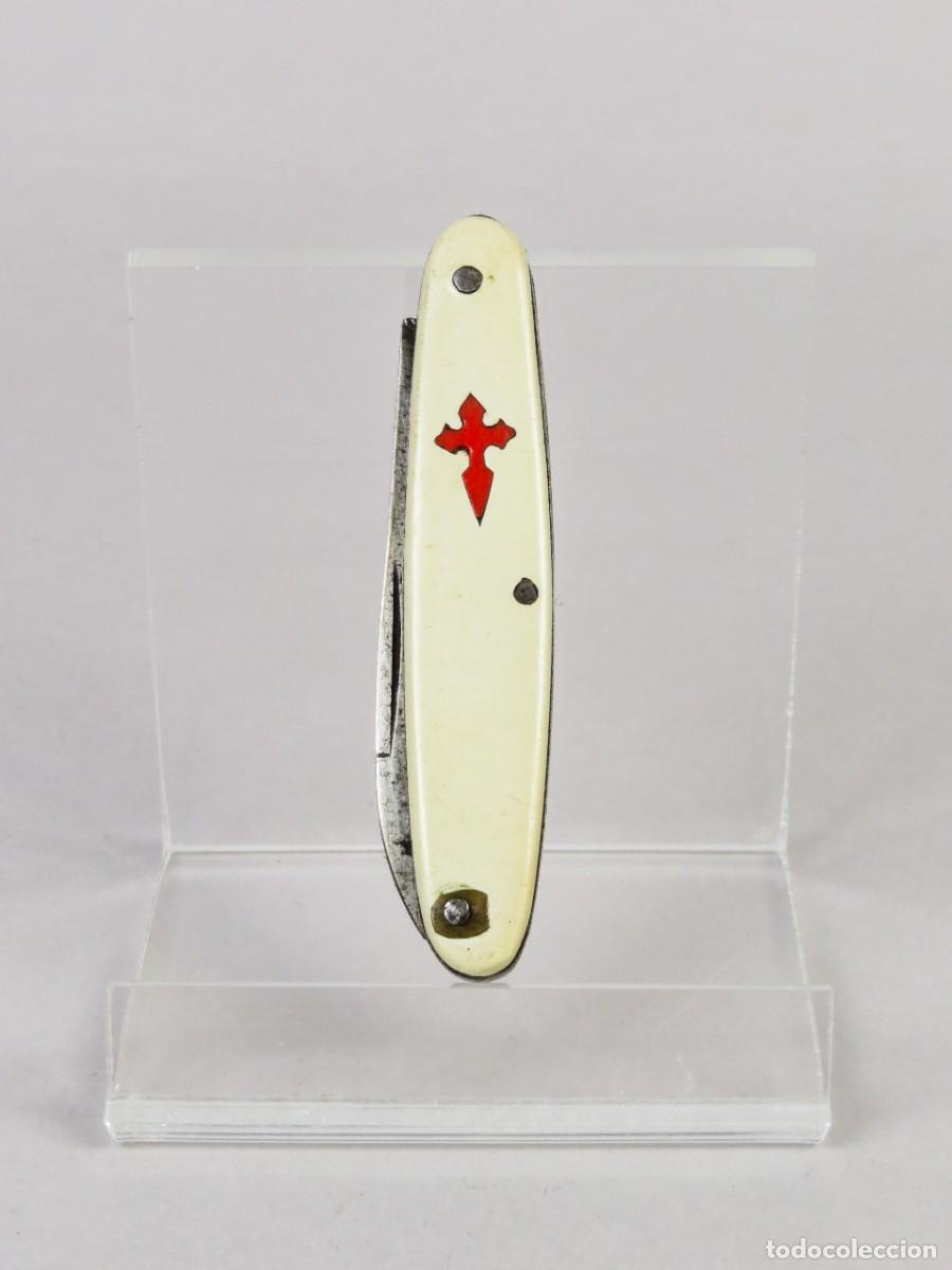 Militaria: Navaja Cruz de Santiago hoja de acero y cachas de celuloide mediados del siglo XX