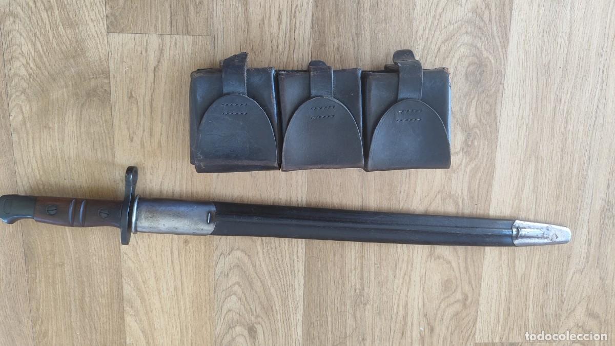 Militaria: Lote bayoneta remintong inglesa y cartuchera mauser
