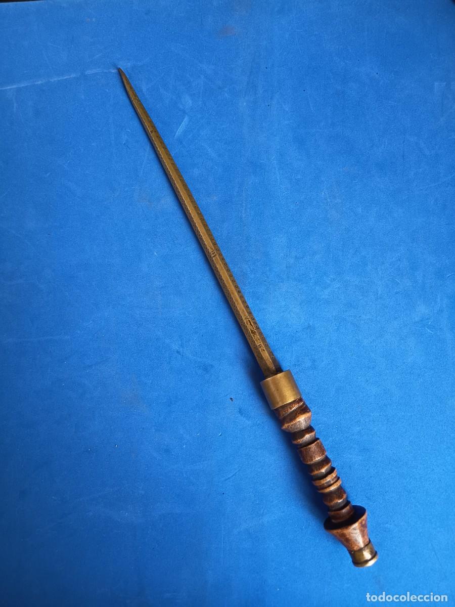 Militaria: Pincho de lat&oacute;n siglo XIX