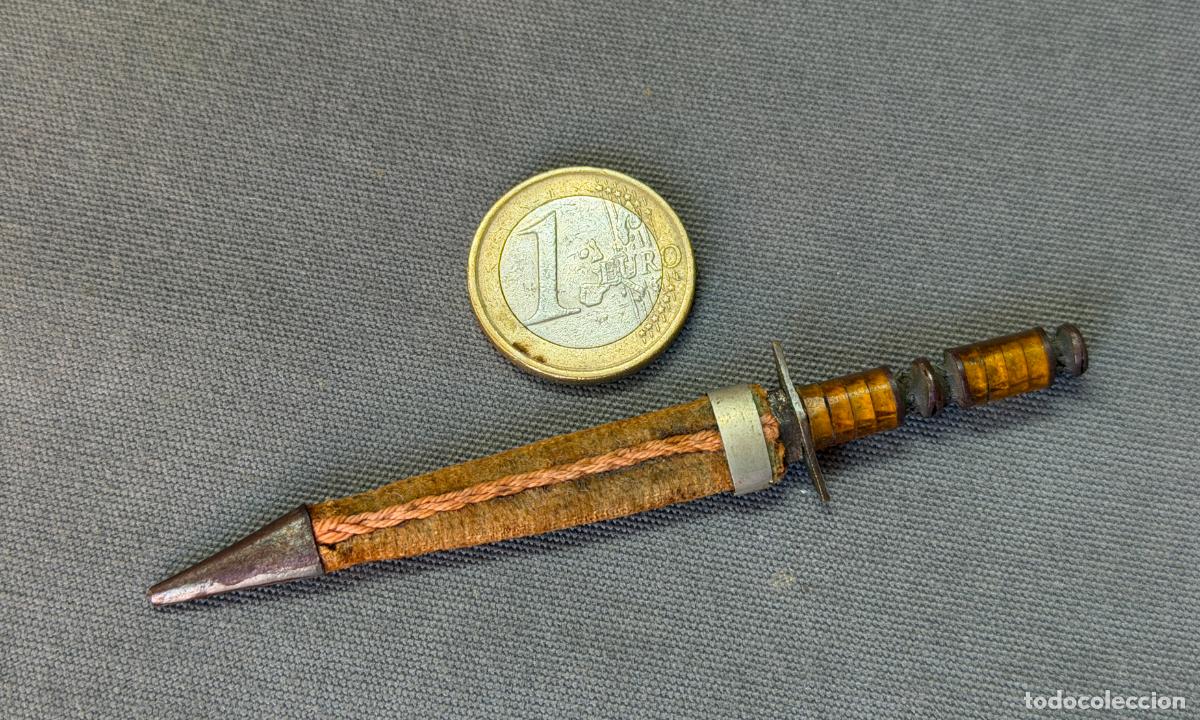 Militaria: Pu&ntilde;al de honor , miniatura , 9 cm. S. XIX .