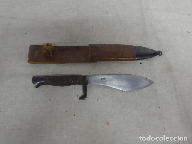Militaria: Antiguo cuchillo de combate o machete de las COES, original FNT, buen estado y con su funda