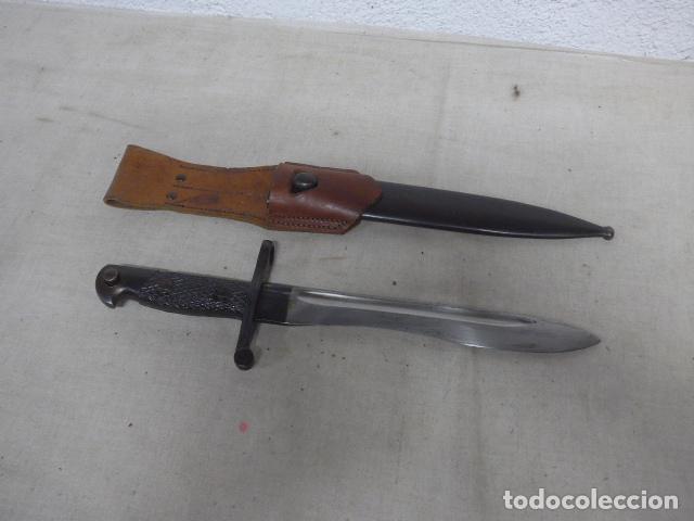 Militaria: Antigua bayoneta espa&ntilde;ola para Mauser coru&ntilde;a modelo 1941, con funda y tahali. 1943.