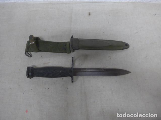 Militaria: Antigua bayoneta americana original de la Guerra de Vietnam, funda M8A1 PWH. Estados Unidos