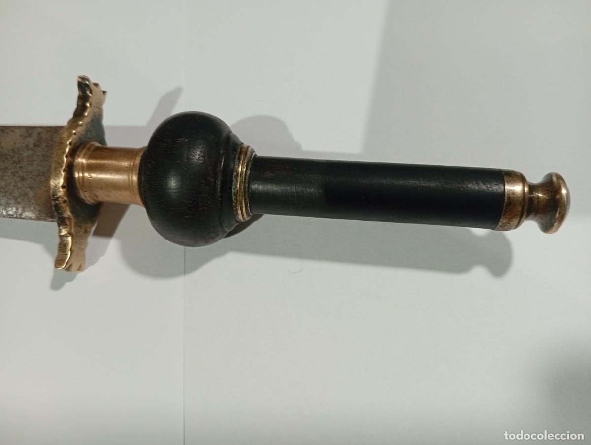 Militaria: Daga o bayoneta de taco