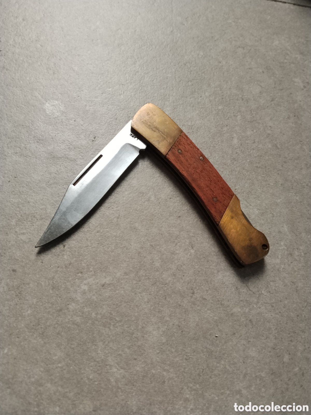 Militaria: Navaja LARK lat&oacute;n y madera