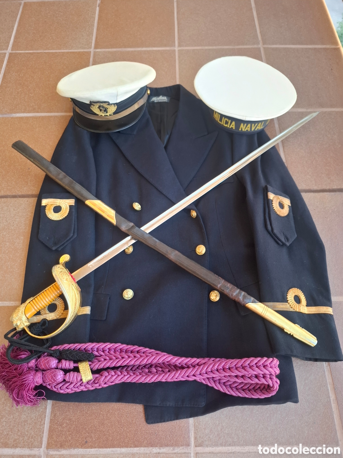 Militaria: MARINA DE GUERRA ESPA&Ntilde;OLA ARMADA MILICIAS NAVALES 1950 SABLE CHAQUETA LEPANTO GORRAS