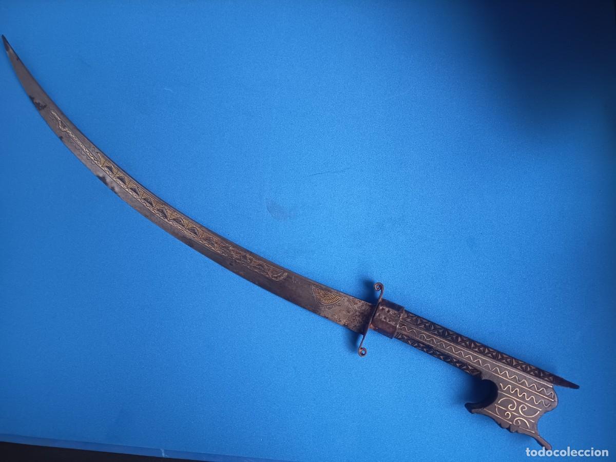 Militaria: sable corto o alfanje de estilo oriental o norteafricano