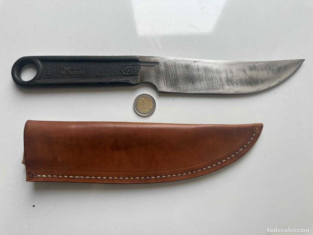 Militaria: Cuchillo artesano marca 2G