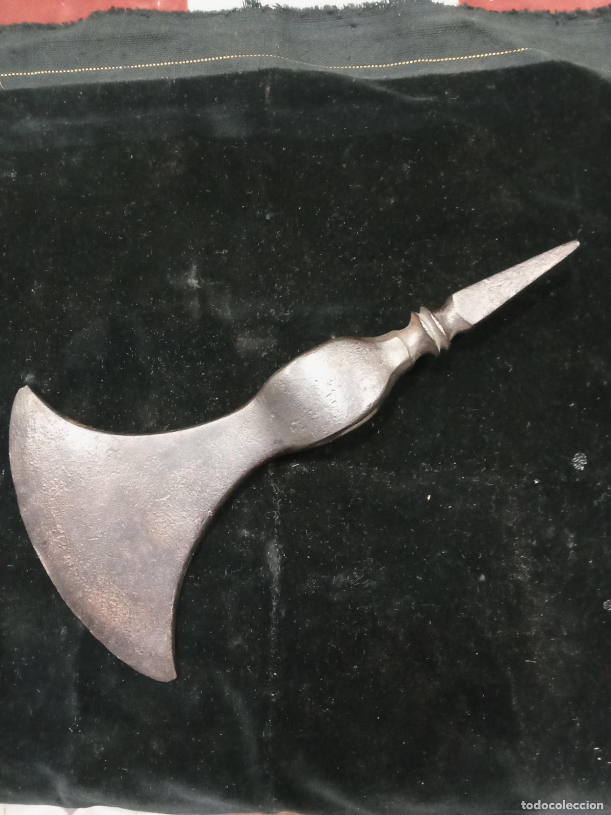 Militaria: Hacha de guerra sin mango.