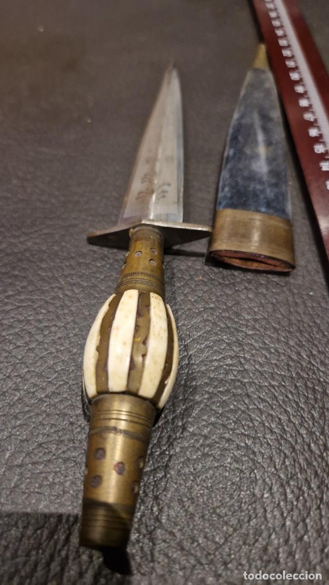 Militaria: Peque&ntilde;a daga de Toledo peque&ntilde;a daga del siglo XIX