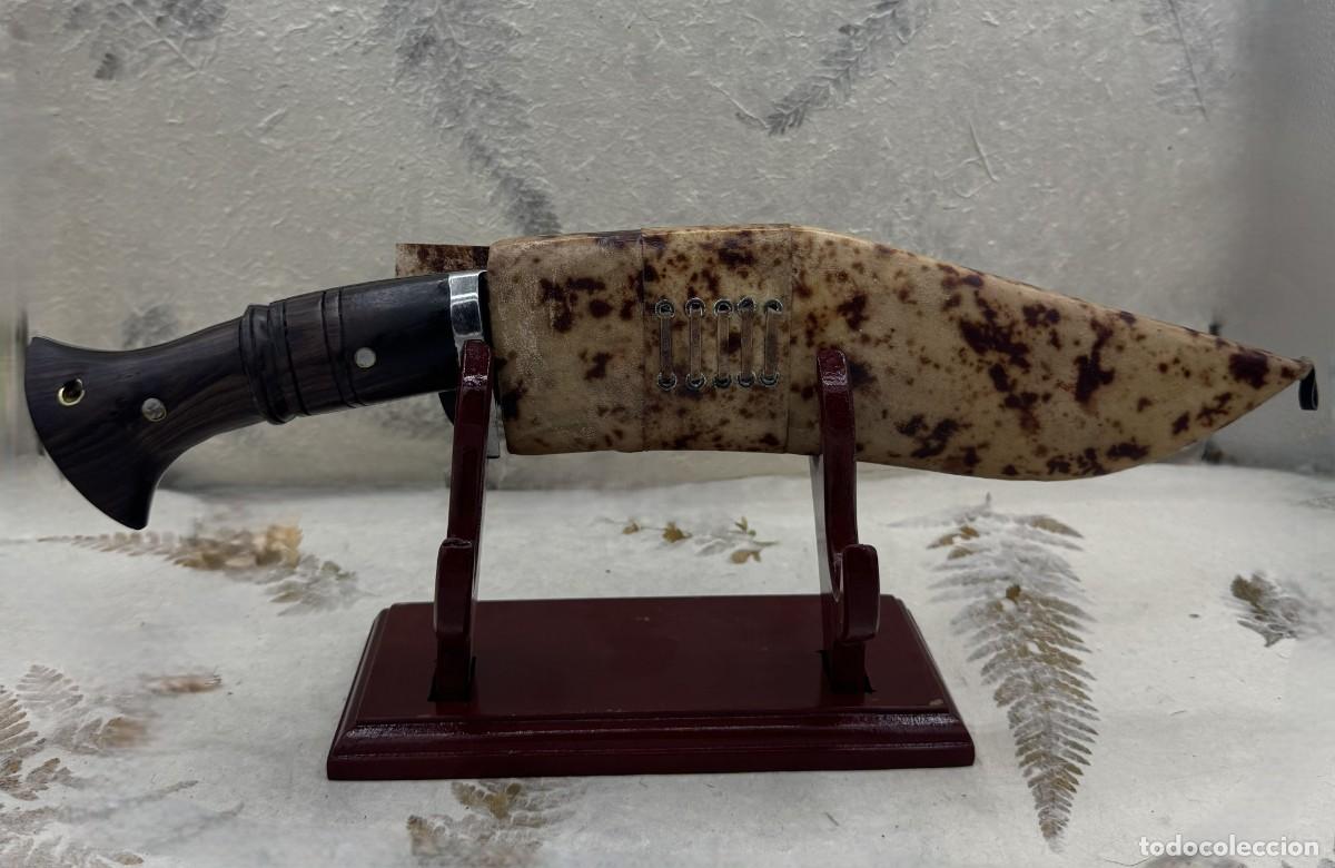 Militaria: Gran Cuchillo Gurkha Khukuri Drag&oacute;n 27cm &ndash; Forjado a Mano