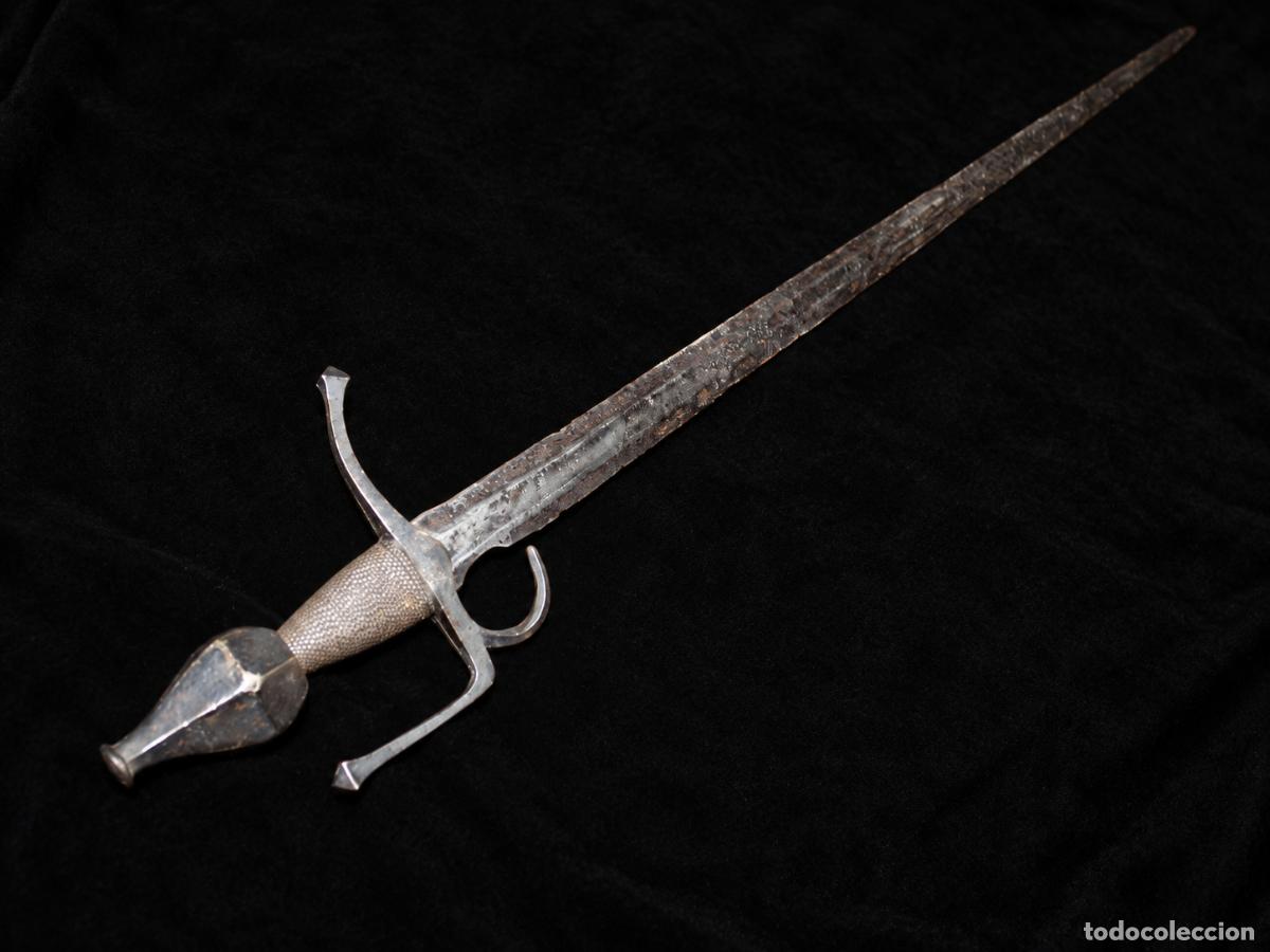 Militaria: espada antigua con un lobo de Passau en la hoja
