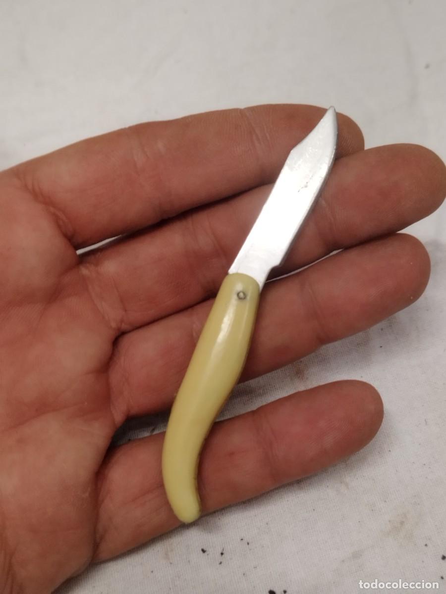 Militaria: Antigua peque&ntilde;a navaja a identificar.