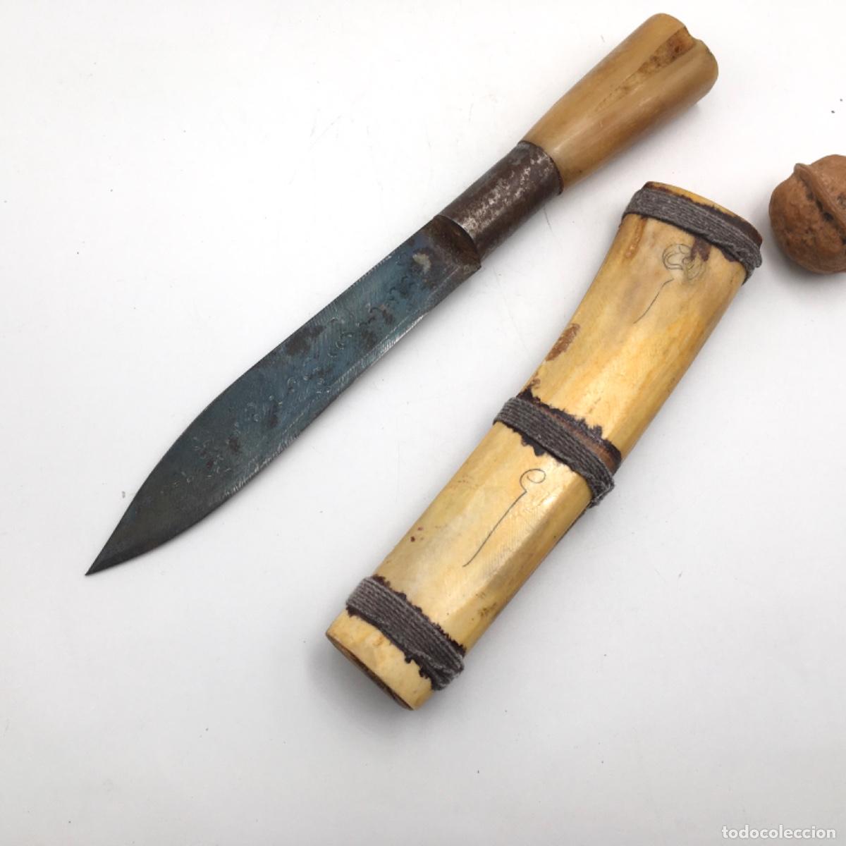 Militaria: Cuchillo etnico de hueso de Myanmar