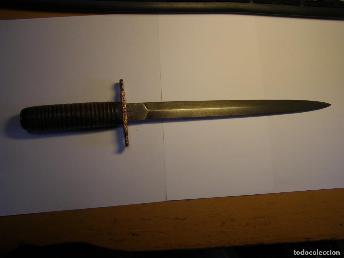 Militaria: Antiguo cuchillo artesanal, daga o pu&ntilde;al, de acero al carbono forjado.