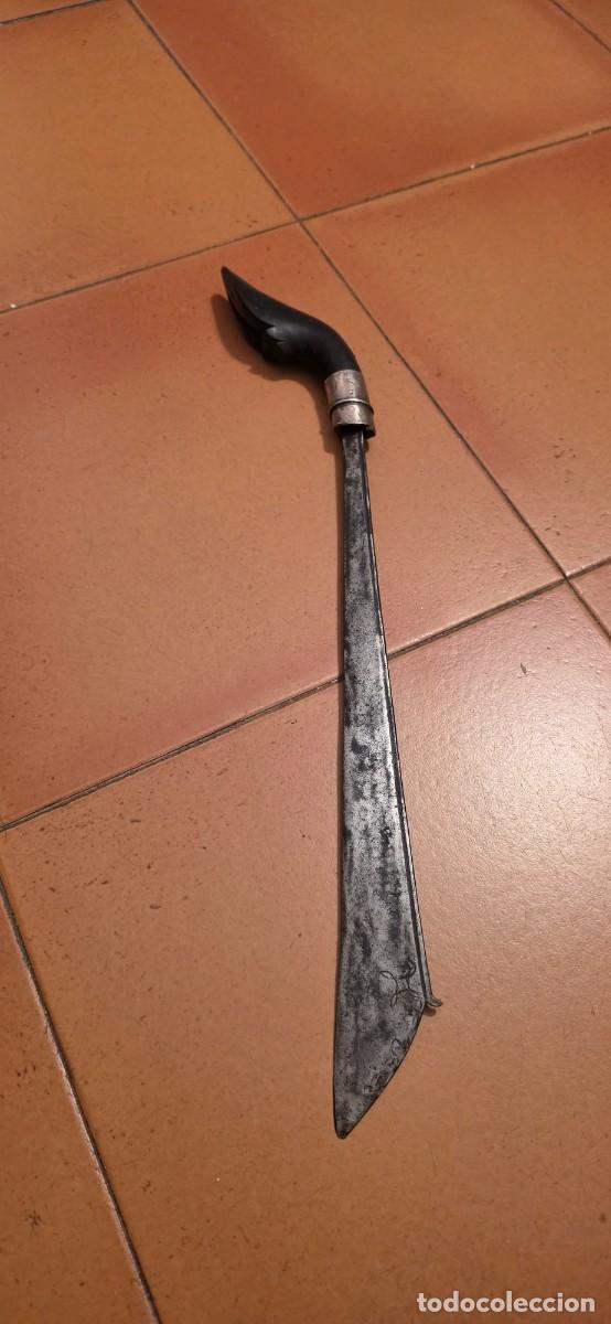 Militaria: Precioso parang indonesio plata y madera..hoja grabada