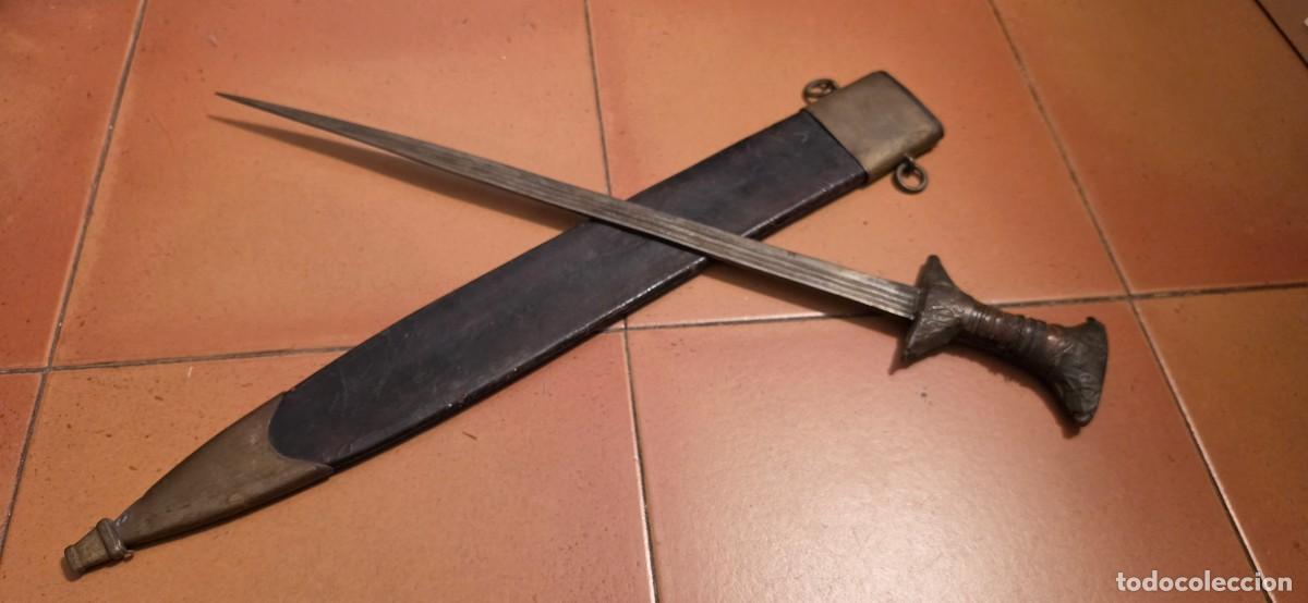 Militaria: Espada norte de &Aacute;frica con funda espada militar)