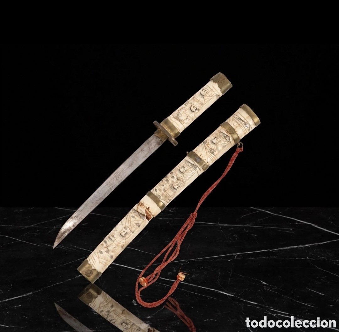 Militaria: Wakizashi de hueso tallado a mano japon&eacute;s del periodo Meij&iacute; siglo XIX con tsuba