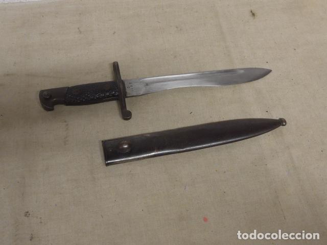 Militaria: Antigua bayoneta espa&ntilde;ola para Mauser coru&ntilde;a modelo 1941, con funda. 1943.
