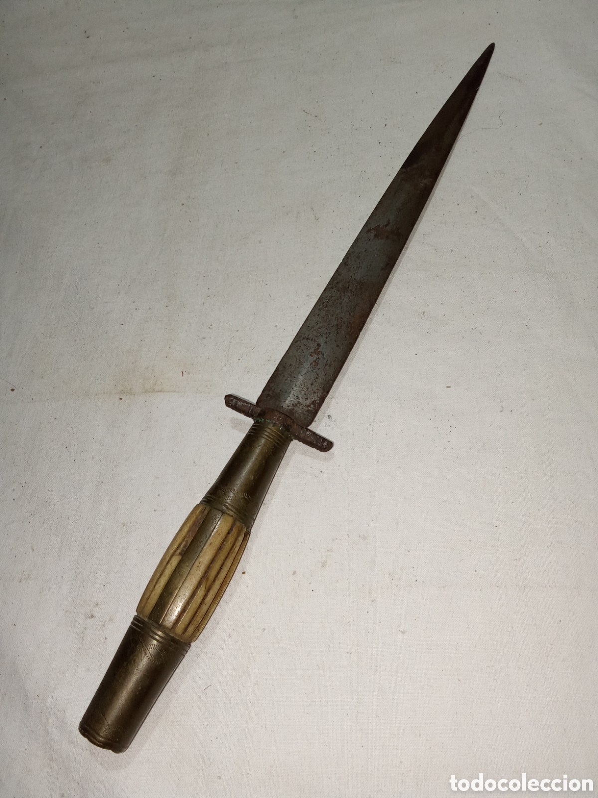 Militaria: PRECIOSO PU&Ntilde;AL CON INCRUSTACIONES DE HUESO EN EL MANGO