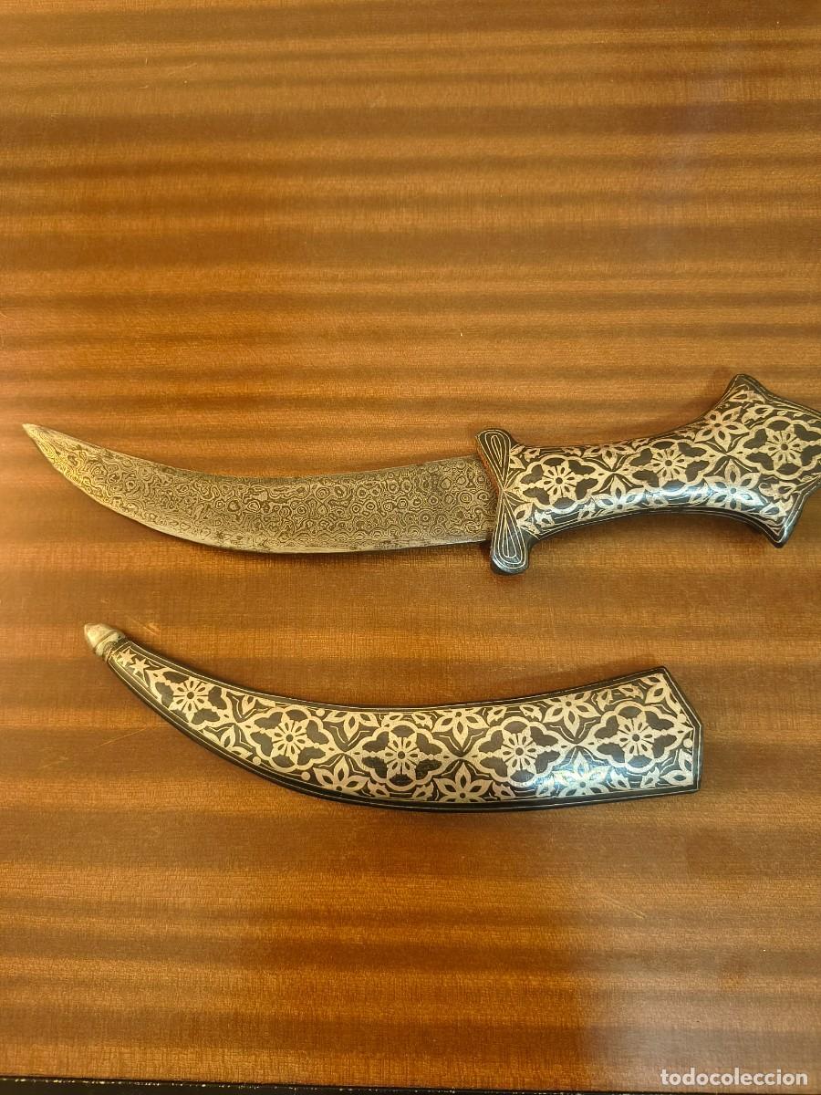 Militaria: Daga ornamental de acero de Damasco estilo Indo-Persa con Koftgar hecha a mano