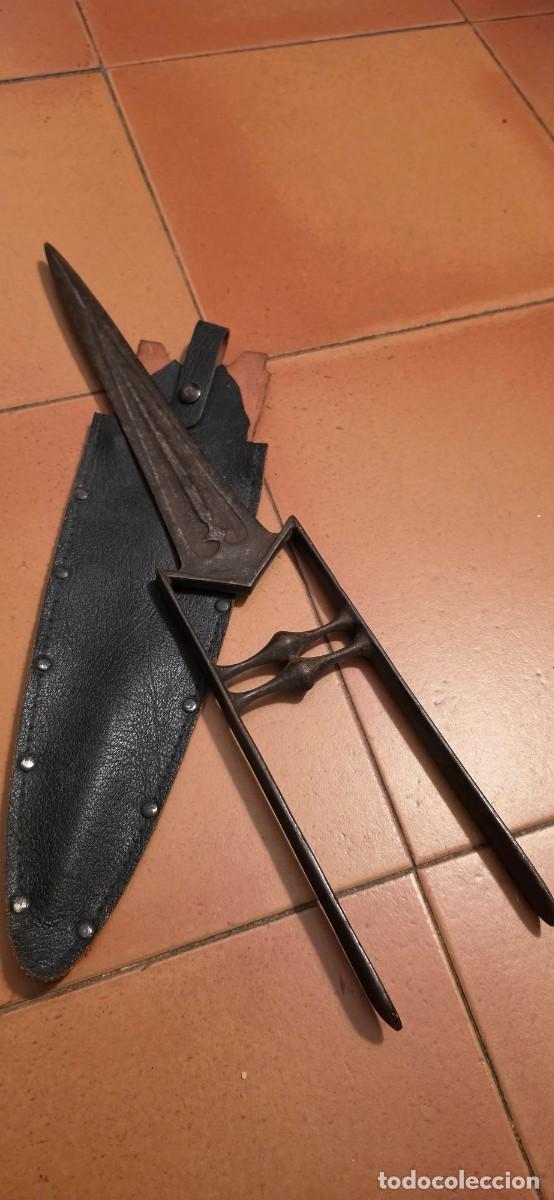 Militaria: Gran cuchillo Katar indio muy antiguo y bien conservado
