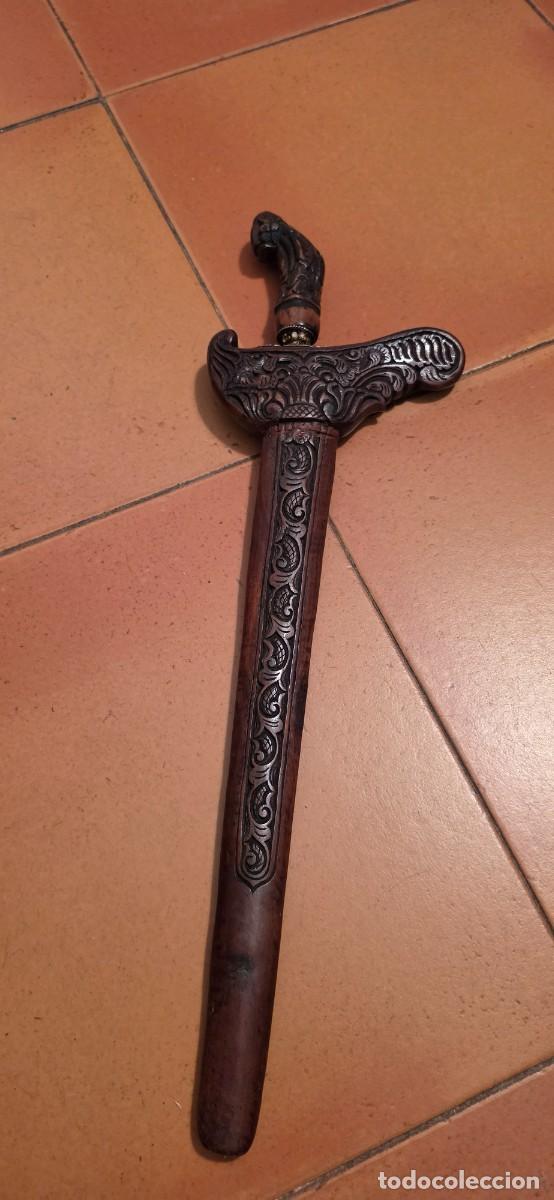 Militaria: Espectacular daga Kriss de lujo y hoja dos colores antigua