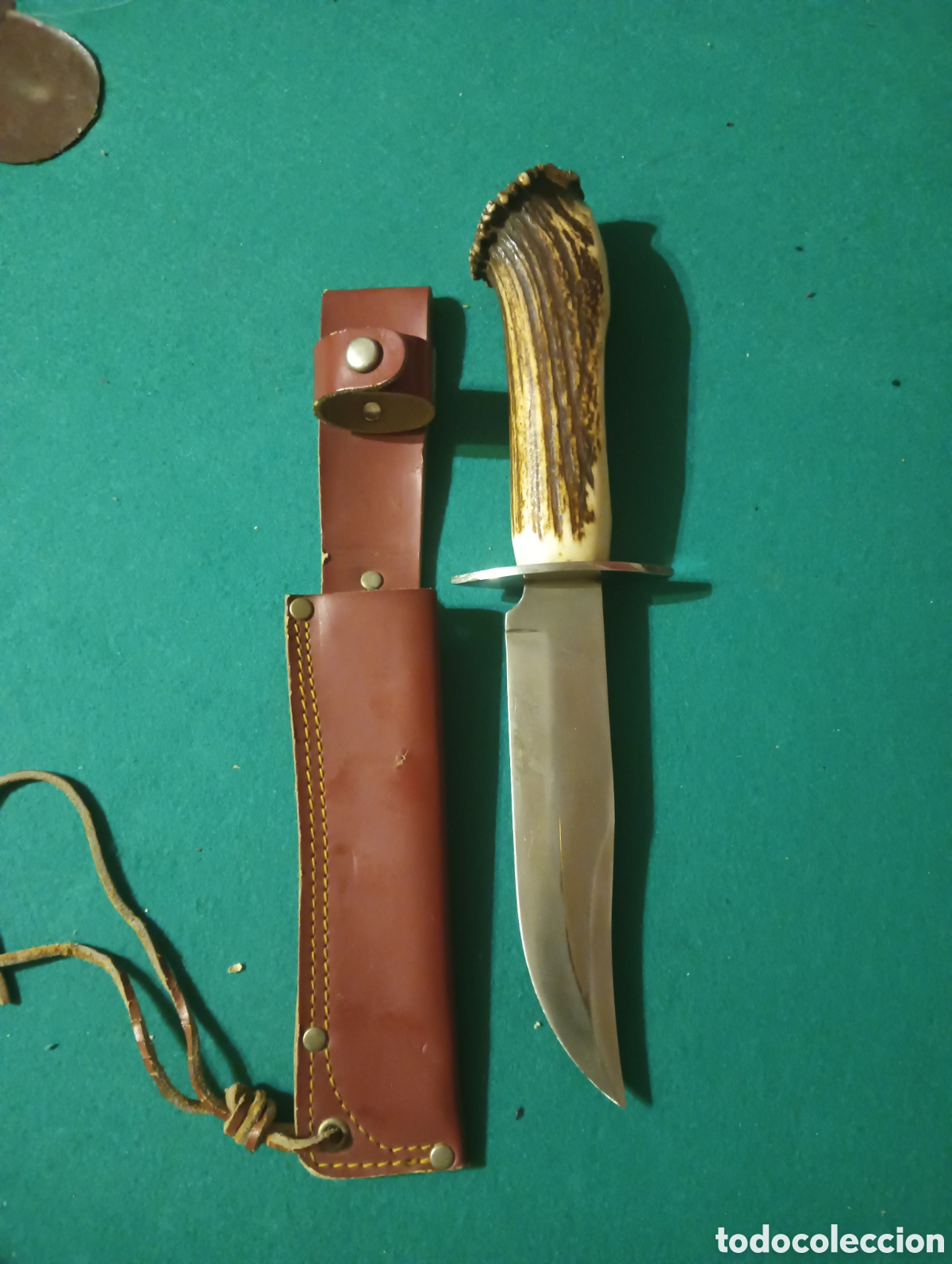 Militaria: Cuchillo de caza con funda de cuero