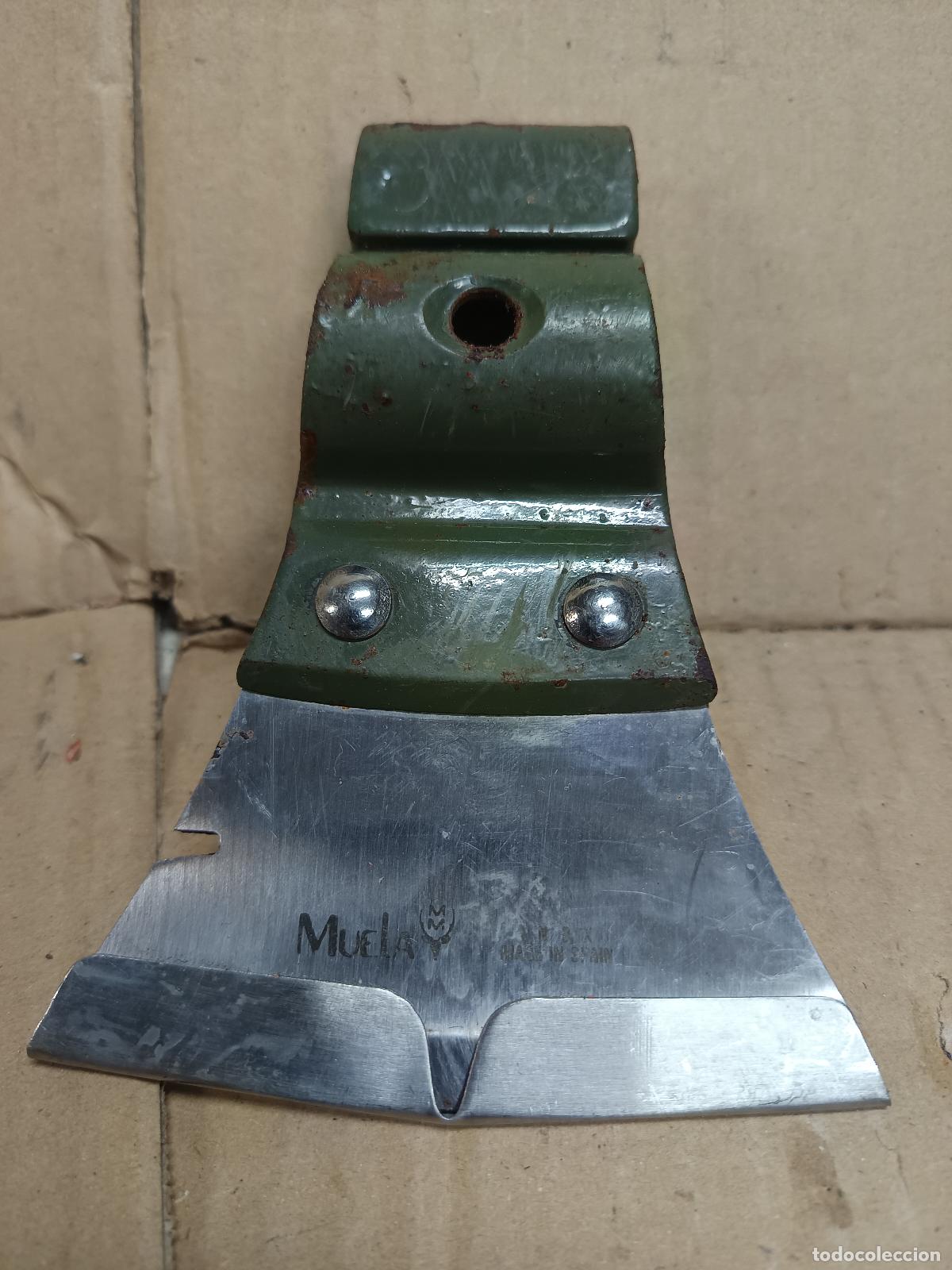 Militaria: MUY RARA HOJA DE HACHA MUELA, MILITAR O CAMPING, CON PROTECTOR DE FILO, UNICA EN TC.