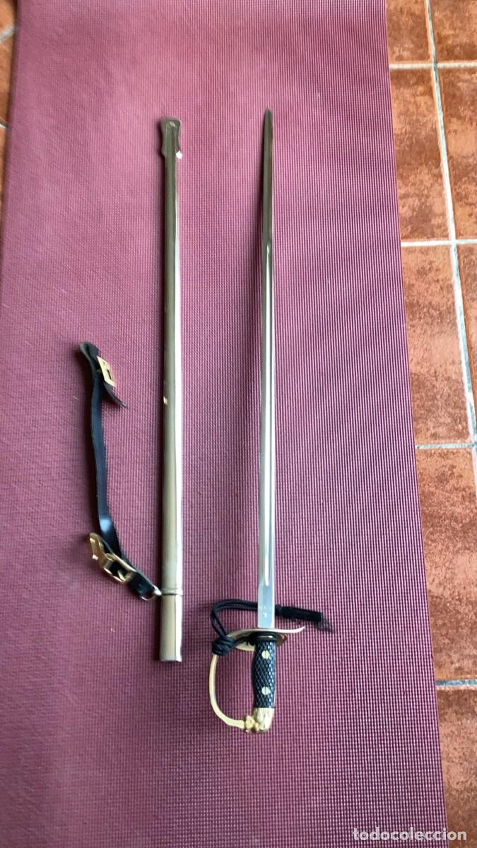 Militaria: Sable Oficial Ej&eacute;rcito de Tierra AGM 1943/79 + ce&ntilde;idor, tirante y fiador