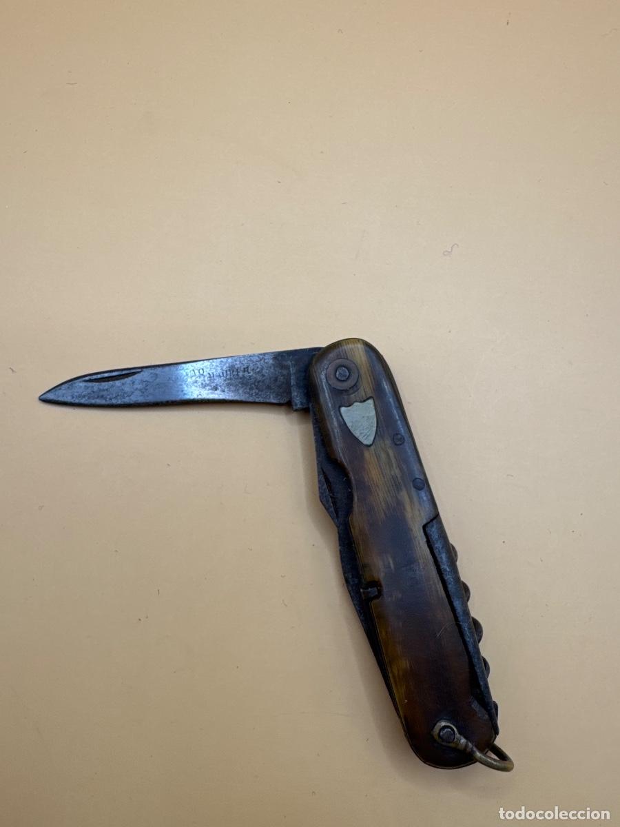 Militaria: ANTIGUA NAVAJA MULTIUSOS MAUBERT (?) &ndash; SACACORCHOS &ndash; CACHAS TIPO ASTA &ndash; ESCUDO MET&Aacute;LICO