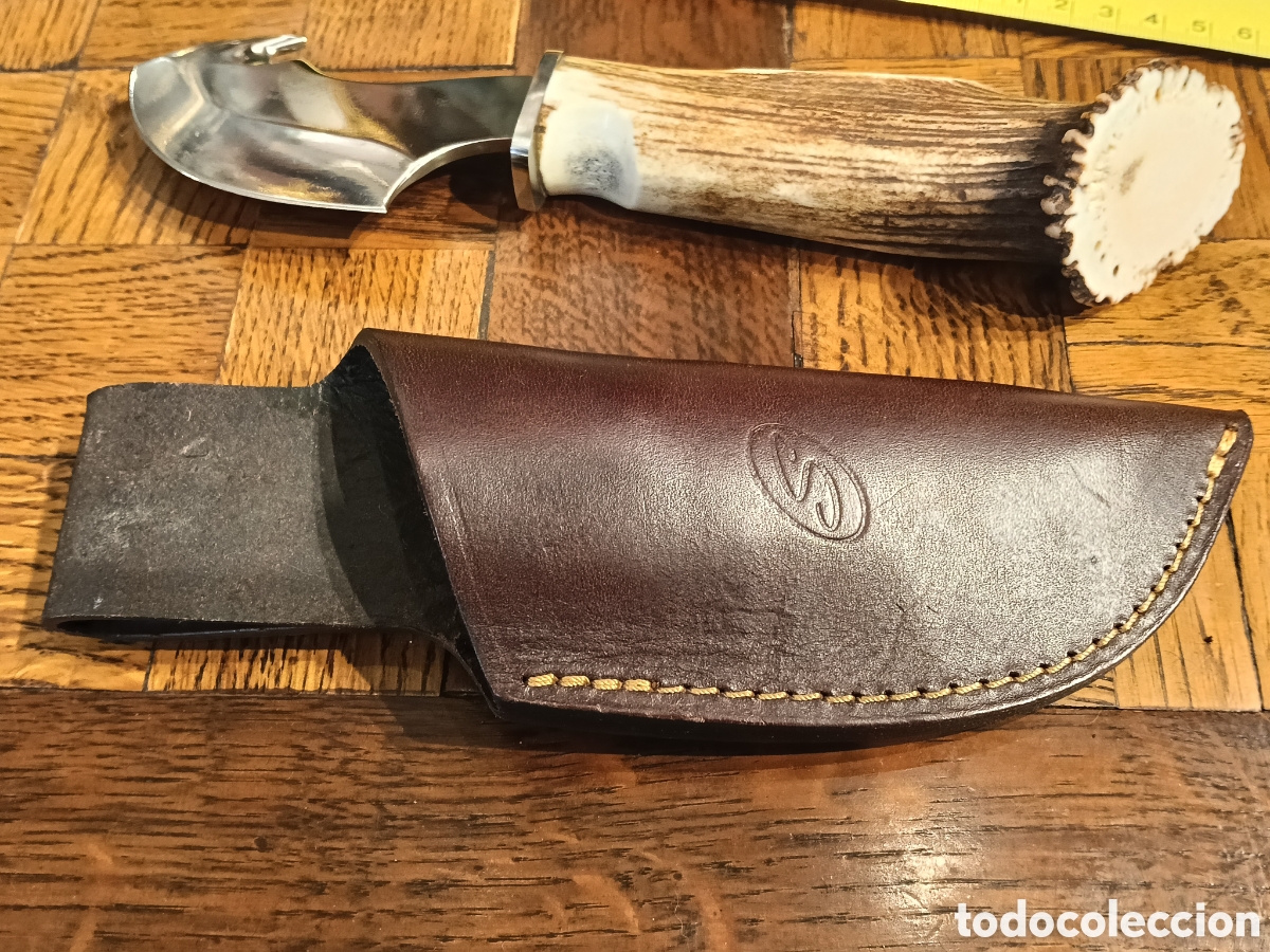 Militaria: CUCHILLO DE CAZA . MARCA SANTOS . ALBACETE . MANGO DE ASTA DE CIERVO Y FUNDA DE CUERO PARA CINTURON