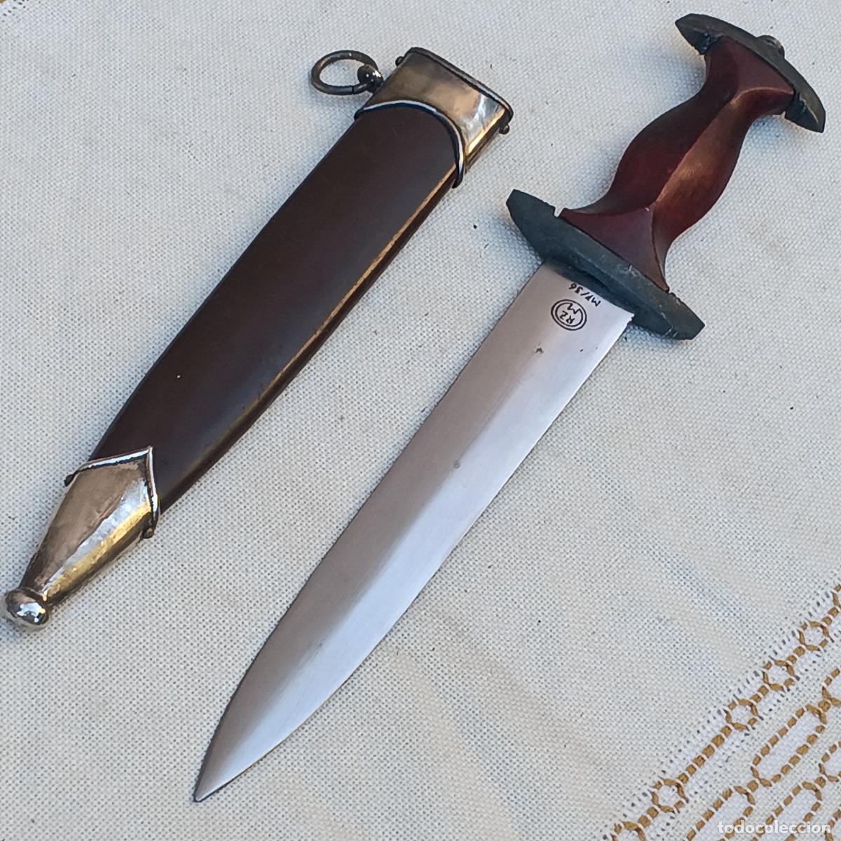 Militaria: CUCHILLO / DAGA ALEMANA NAZI CON SU VAINA.