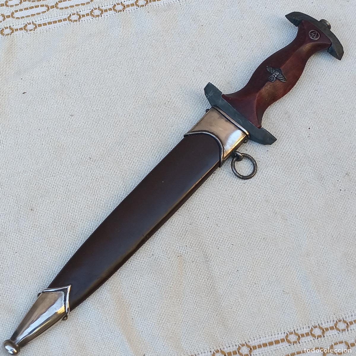 Militaria: CUCHILLO / DAGA ALEMANA NAZI CON SU VAINA.
