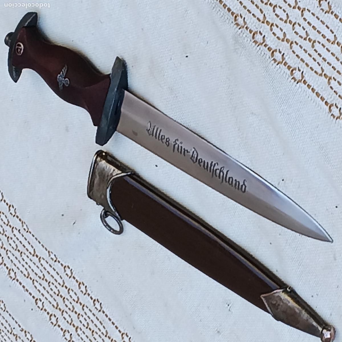 Militaria: CUCHILLO / DAGA ALEMANA NAZI CON SU VAINA.