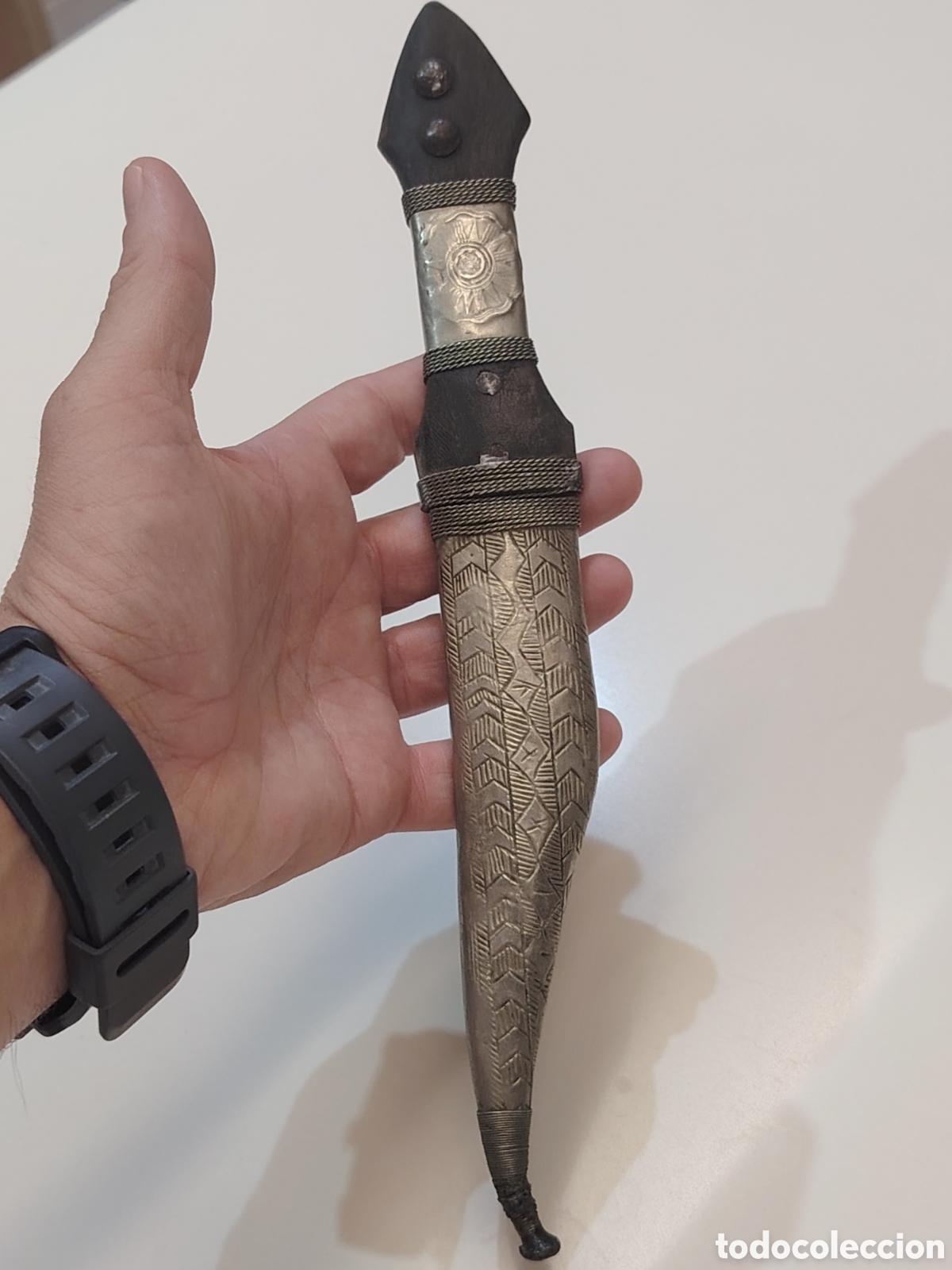 Militaria: Vintage Bedouin Shibriya Dagger - Mid-20th Century Middle Eastern Jambiya / Khanjar Knife with Engra