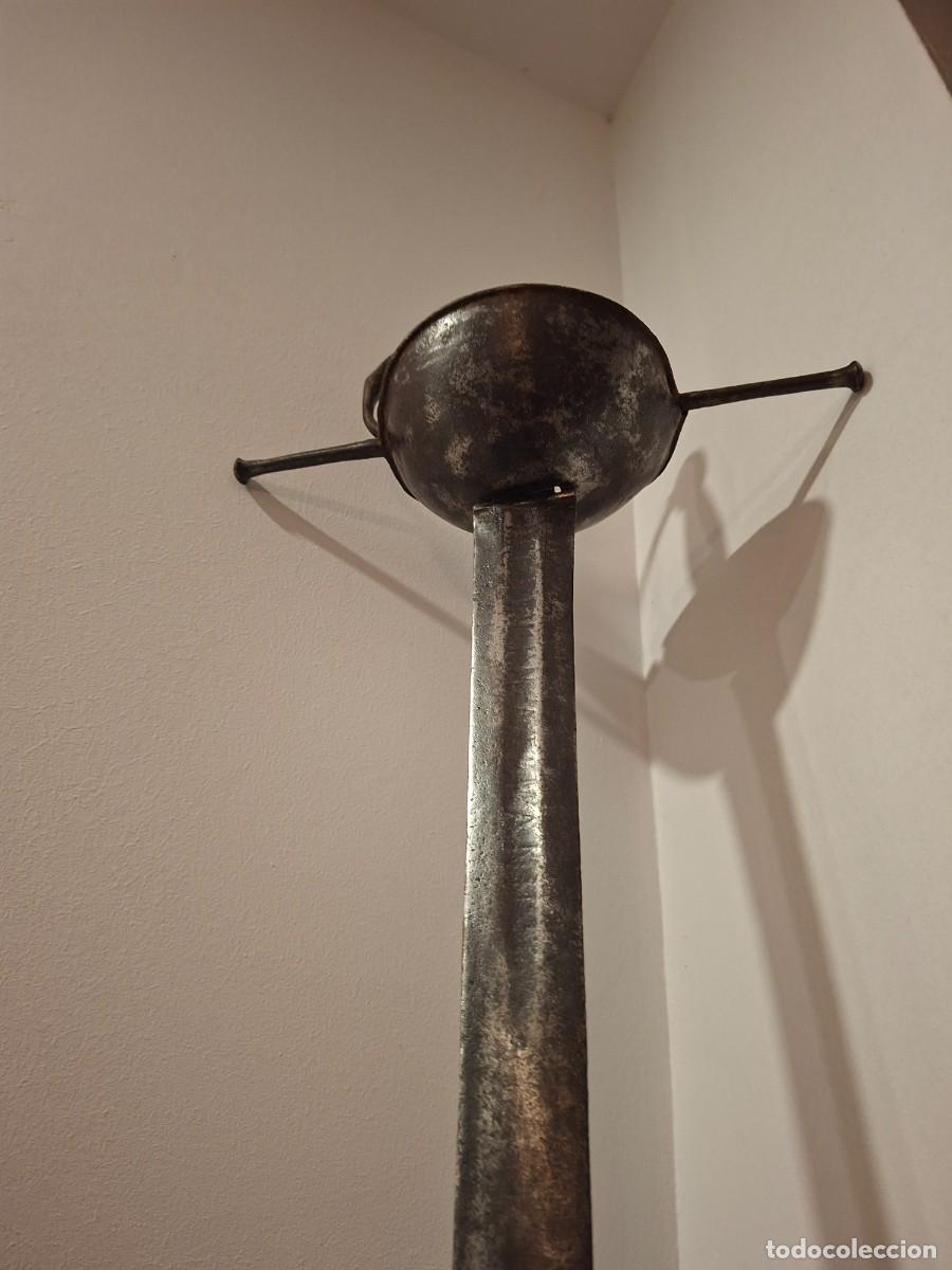 Militaria: ESPADA DE TAZA HOJA ANCHA 4,5 CM ,111 CM LARGA ,30 CM GAVILANES, PRINCIPIOS S. XVIII