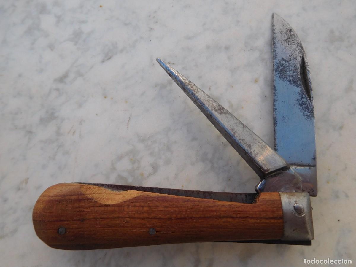 Militaria: Navaja de dos usos con cachas de madera