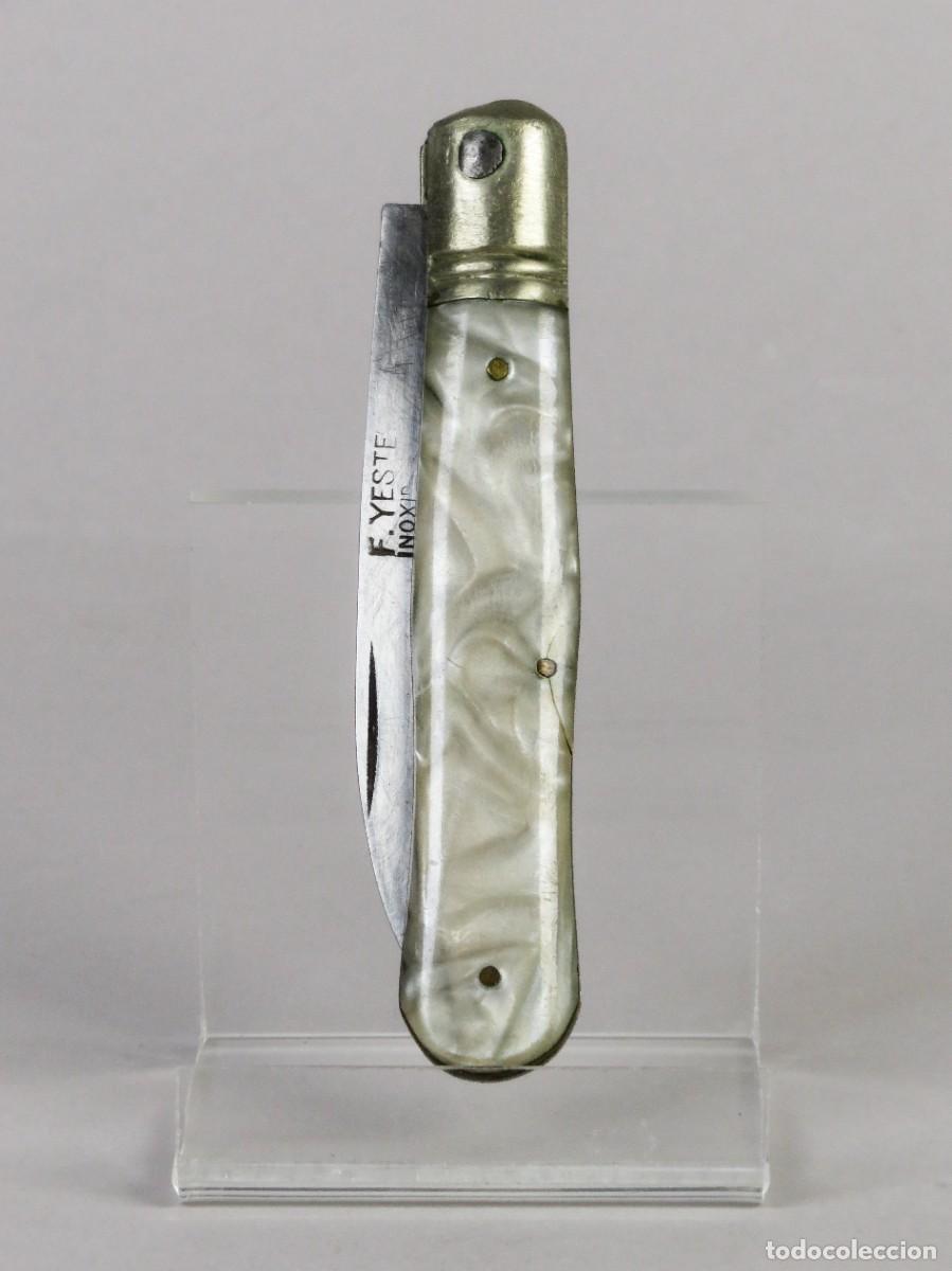 Militaria: Navaja de Albacete Francisco Yeste Corredor acero inoxidable cachas de celuloide nacarado a&ntilde;os 50