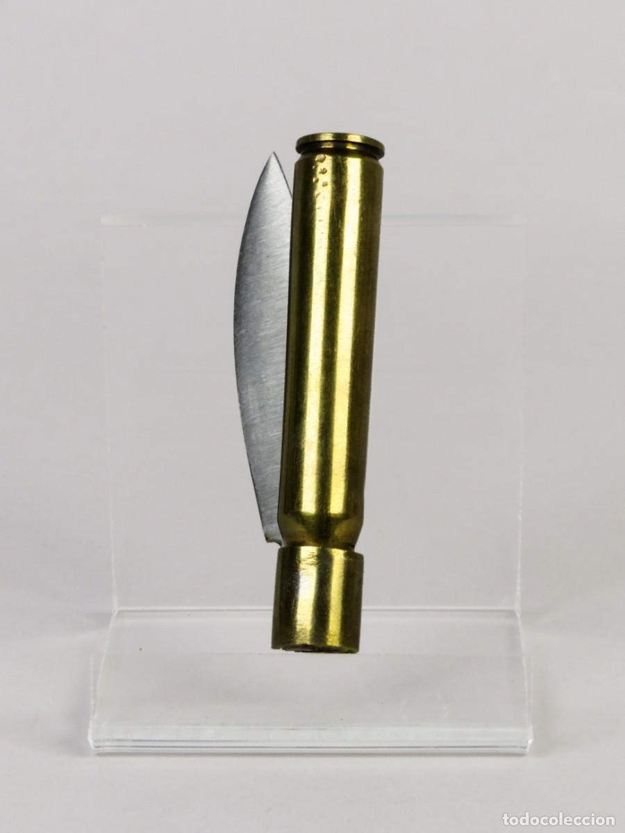 Militaria: Navaja de acero Ra&uacute;l Casado Don Benito cacha casquillo bala de lat&oacute;n dorado siglo XX