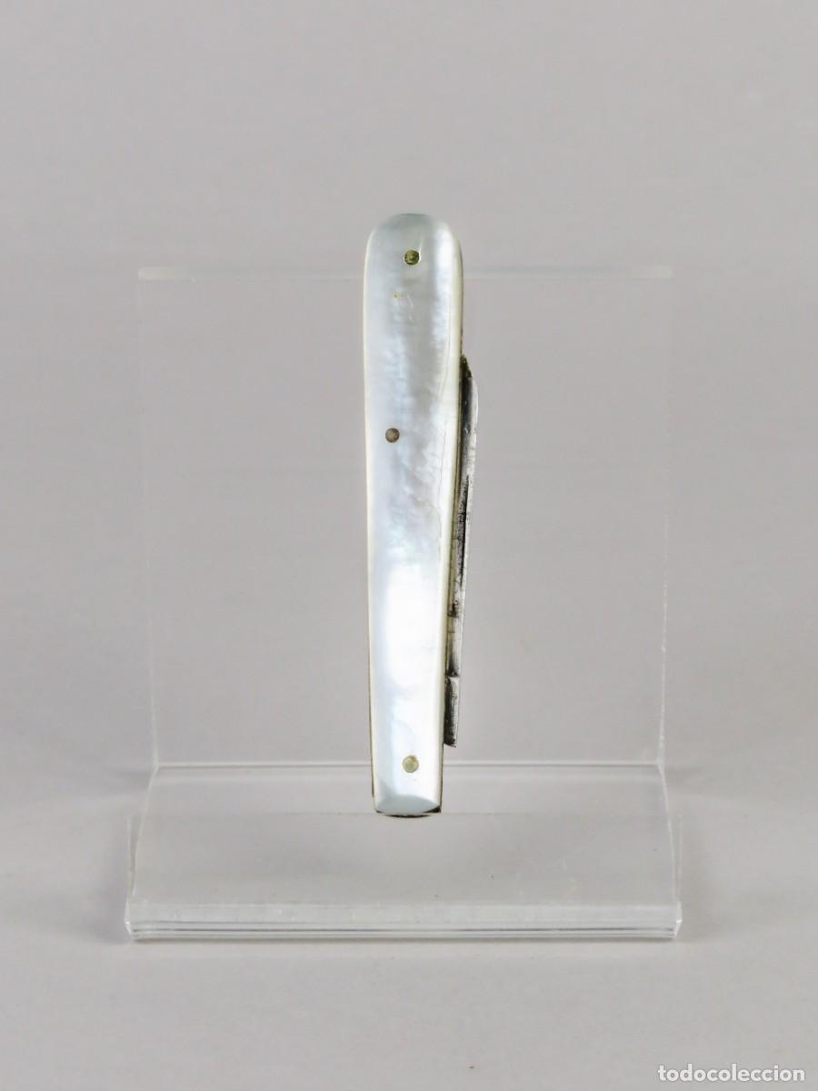 Militaria: Navaja de acero Sheffield Inglaterra con cachas de n&aacute;car principios del siglo XX