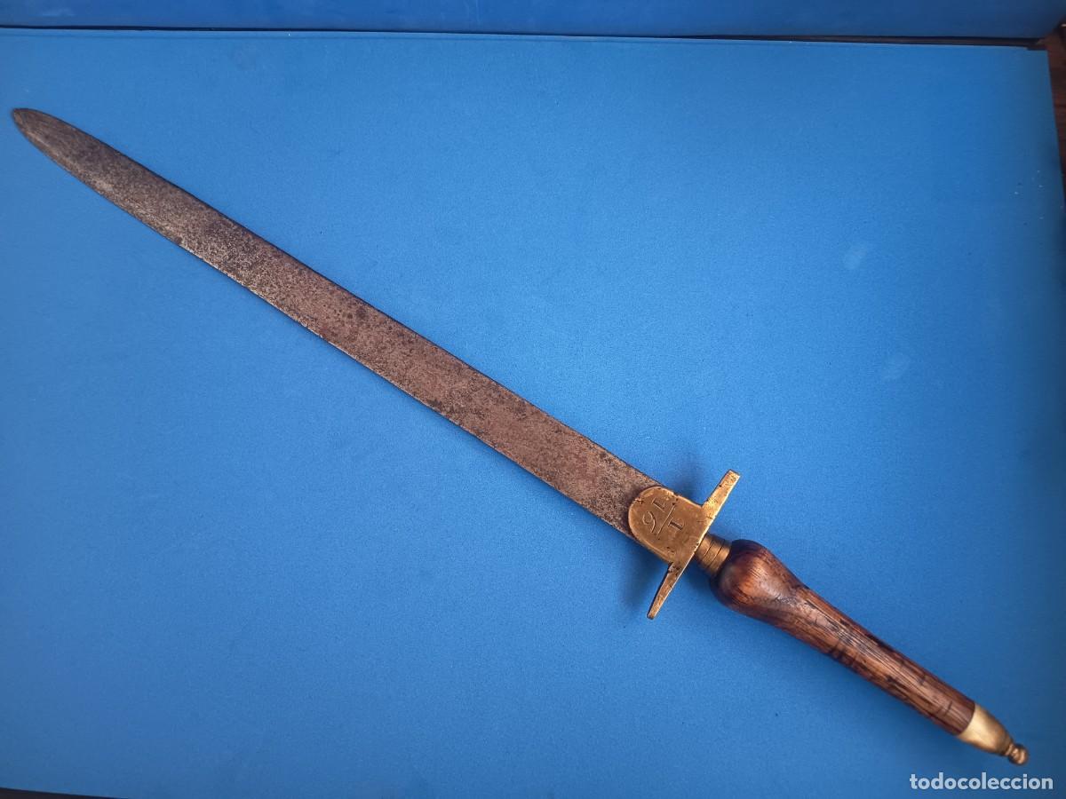 Militaria: Antigua bayoneta de taco siglo XIX