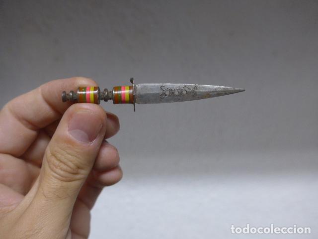 Militaria: Antiguo peque&ntilde;o cuchillo espa&ntilde;ol de principios s.XX, para dama o prostituta