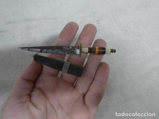 Militaria: Antiguo peque&ntilde;o cuchillo espa&ntilde;ol de principios s.XX, para dama o prostituta