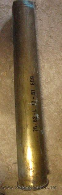 Militaria: Vaina de 63 cms, de lat&oacute;n - Foto 1