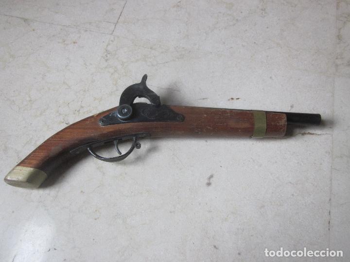 Militaria: REPLICA PISTOLA MADERA - Foto 2