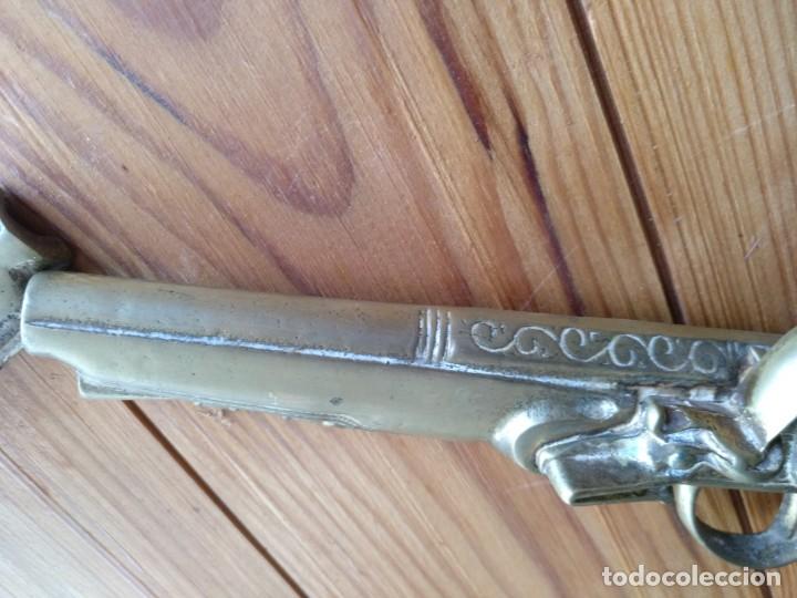 Militaria: 2 medias pistolas de bronce - Foto 1