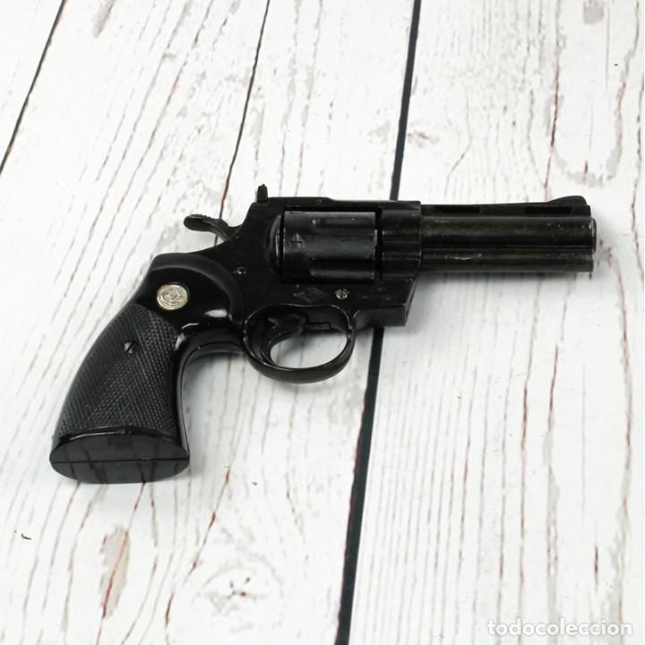 Militaria: Revolver Colt Python R&eacute;plica