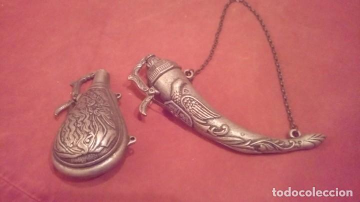 Militaria: 2 POLVORERAS ESTILO ARABE - Foto 2