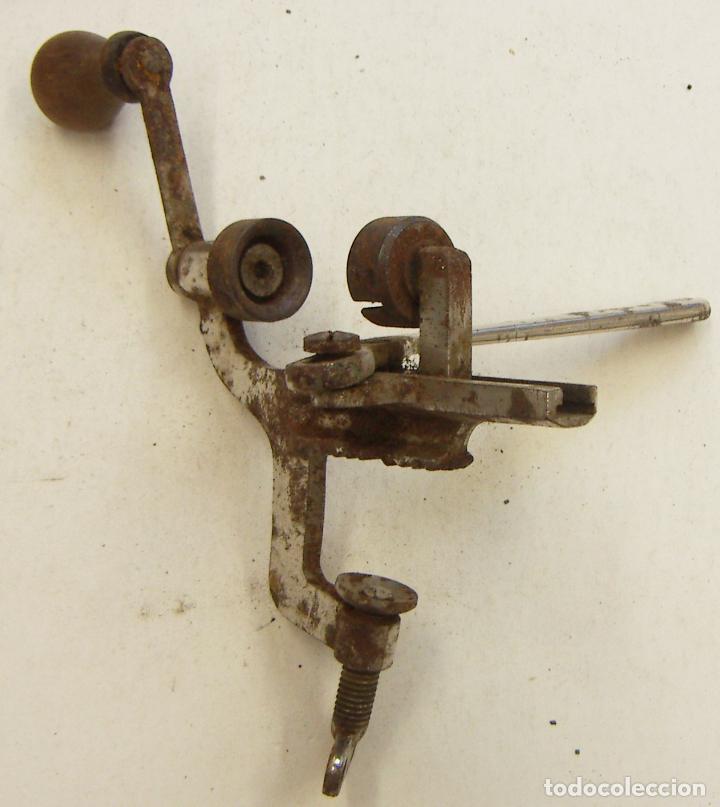 Militaria: &Uacute;TIL PARA CARGAR CARTUCHOS DE CAZA - Foto 1